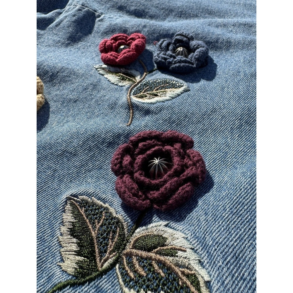 Vtg Blue Jean Denim Jacket with Floral Embroidery Size M Boho Hippie Buttons - Picture 13 of 14